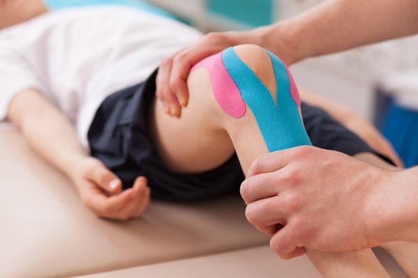 تقنيات العلاج الطبيعي لإصابات الركبة
